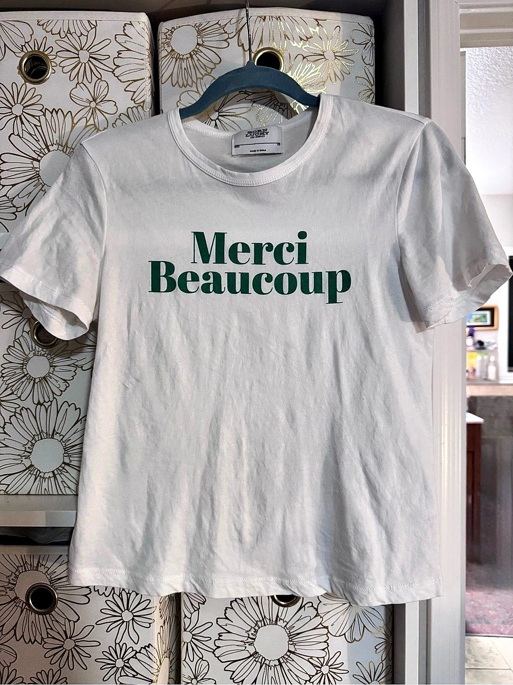Born Lucky Graphic Tee in White & Green Size XS Like New